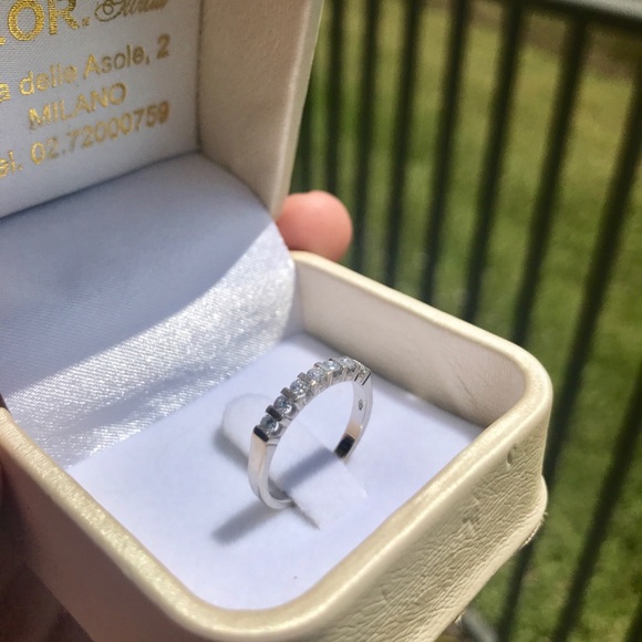 Italian Gold & Diamond Ring - Picture 3 of 8